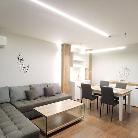 Diana Apartment Ruse Bagian luar foto