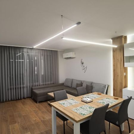 Diana Apartment Ruse Bagian luar foto