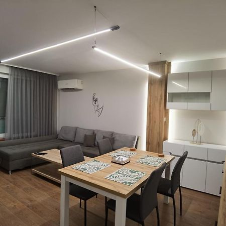 Diana Apartment Ruse Bagian luar foto